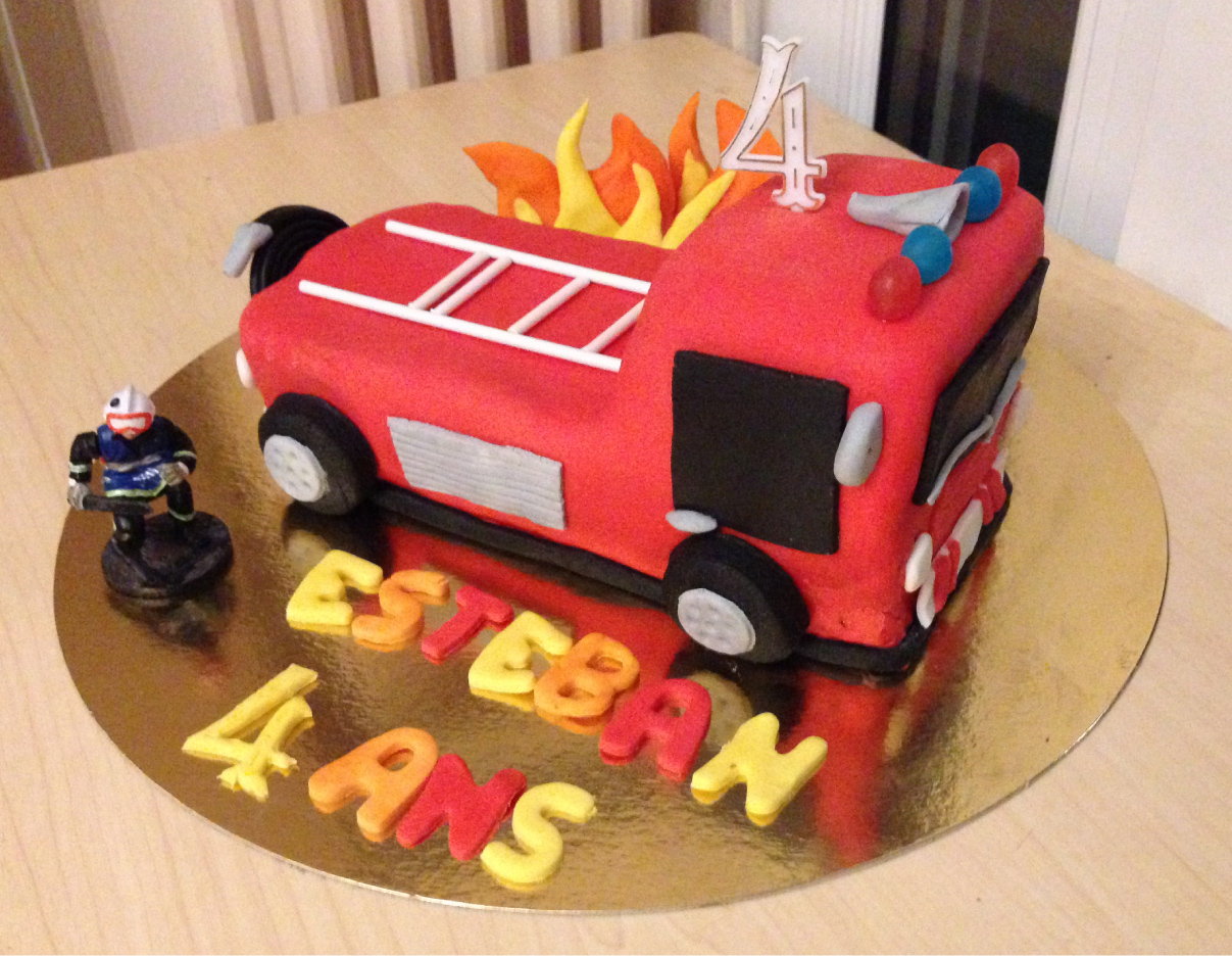 gateau anniversaire pompier - Gâteau d'anniversaire le camion de pompiers 