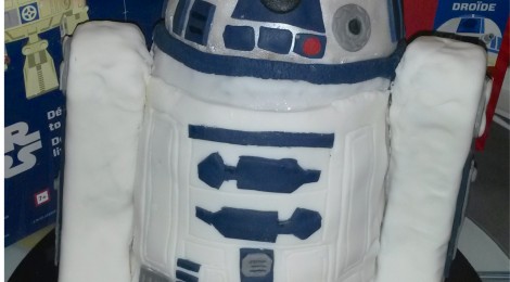 DIY: Gâteau Star Wars R2D2 d'Anniversaire ! (Tuto Photo Pas à Pas !)