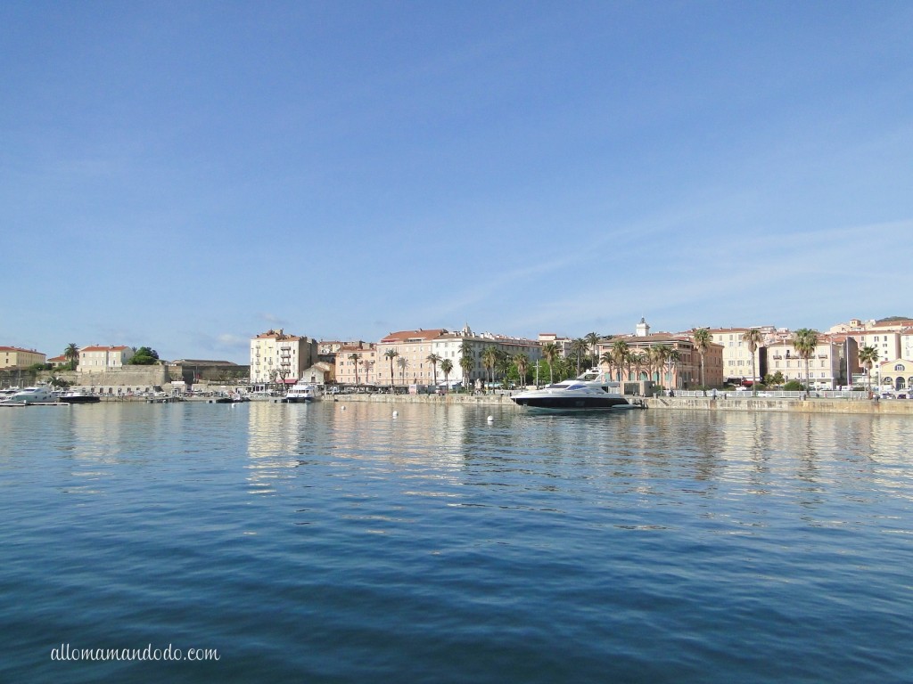 Puis, arrivée au port d'Ajaccio...