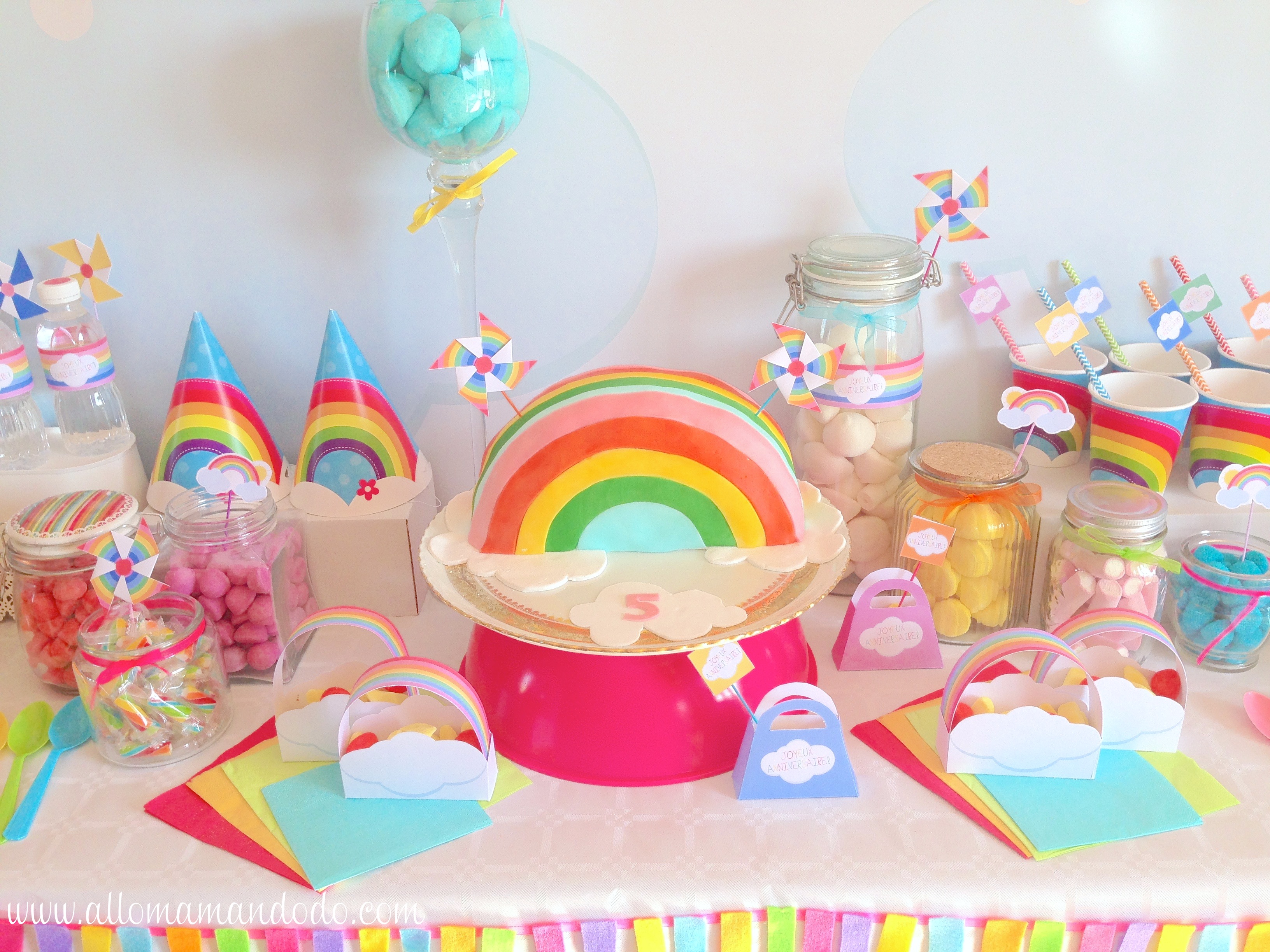 La Sweet Table Déco d'anniversaire Arc-en-Ciel: Les photos