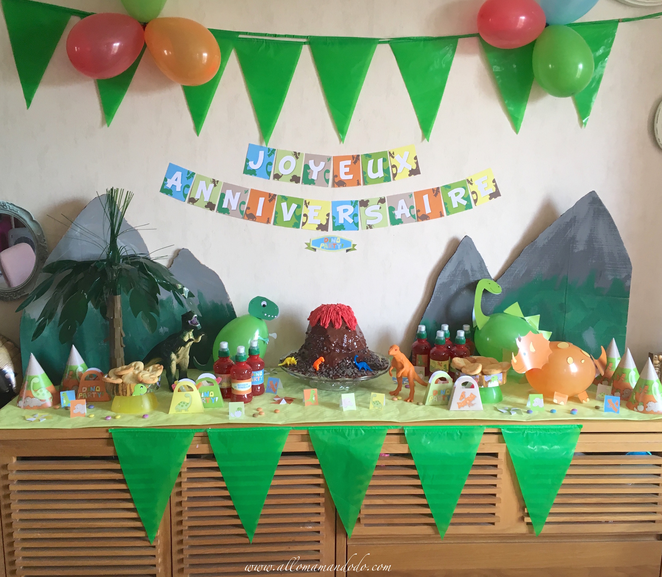 Fête d'anniversaire sur le thème des dinosaures pour les 4 ans de